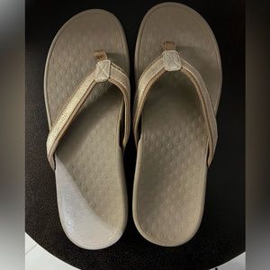 VIONIC Sandles